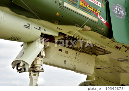 茨城空港に展示されているF-4EJ戦闘機 103498784