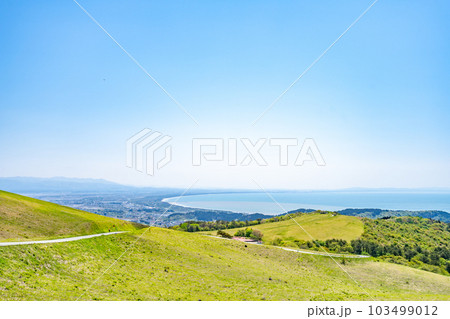 寒風山　新緑　眺望の山 103499012