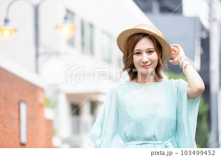 麦わら帽子の女性 麦わら帽子の女性 103499452