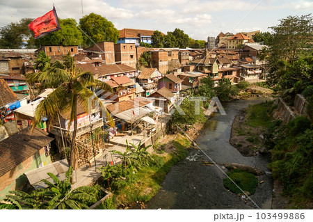 ジョグジャカルタにあるスラム、カンポン ジョグジャカルタにあるスラム、カンポン 103499886