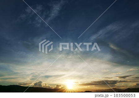 多様な雲が現れた夏の朝空・空主体・広角・220730am 多様な雲が現れた夏の朝空・空主体・広角・220730am 103500053