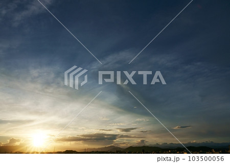 多様な雲が現れた夏の朝空・空主体・広角・220730am 多様な雲が現れた夏の朝空・空主体・広角・220730am 103500056