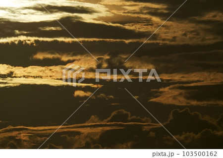 多様な雲が現れた夏の朝空・空限定・望遠・220730am 多様な雲が現れた夏の朝空・空限定・望遠・220730am 103500162