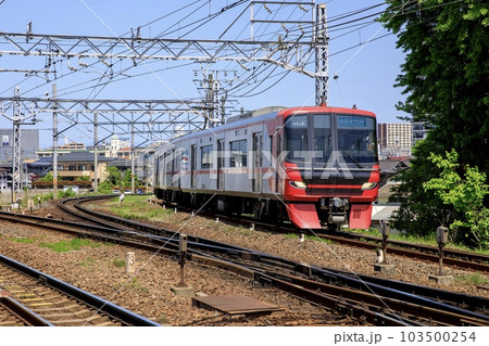 枇杷島分岐点付近を走る名鉄電車 枇杷島分岐点付近を走る名鉄電車 103500254