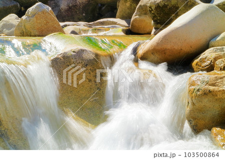 奇跡の川 銚子川の支流、又口川の渓谷美 奇跡の川 銚子川の支流、又口川の渓谷美 103500864