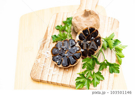 驚異のパワーを持つと言われる黒にんにく 驚異のパワーを持つと言われる黒にんにく 103501146