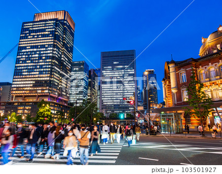 東京駅南口　夕夜景 103501927