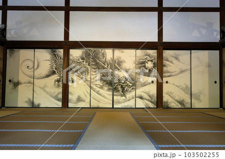 世界遺産　京都　龍安寺の襖絵 103502255