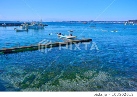 神奈川県三浦郡葉山町の真名瀬漁港 103502615