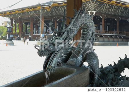 世界遺産　京都　真宗本廟東本願寺（手水屋形） 103502652