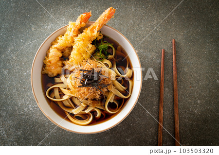 Japanese ramen noodles with shrimps tempura 103503320