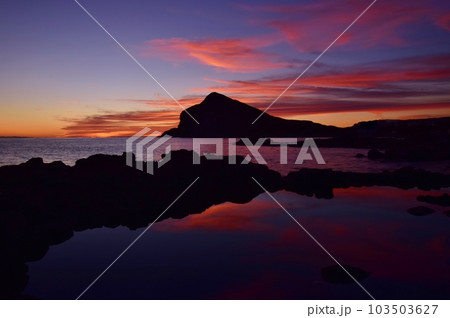 利尻島の夜明け 103503627