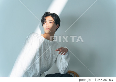 男性のファッションポートレート 103506163