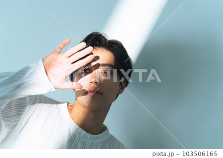 男性のファッションポートレート 103506165