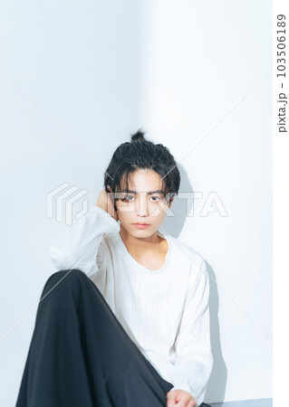 男性のファッションポートレート 103506189