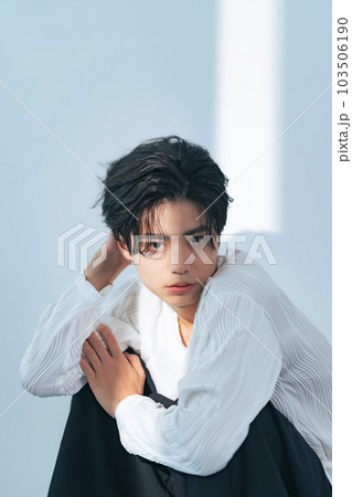 男性のファッションポートレート 103506190