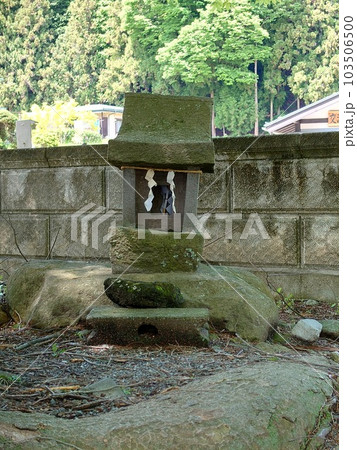 街中にある祠 街中にある祠 103506500