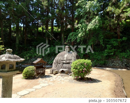 佇む石仏 103507672