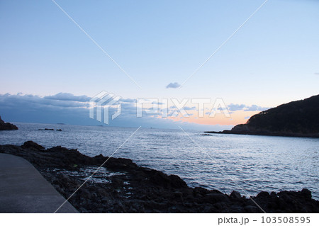 夕方の和歌の浦遊歩道 夕方の和歌の浦遊歩道 103508595