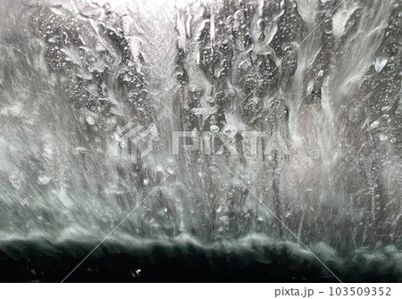 洗車中の車内からの景色 洗車中の車内からの景色 103509352
