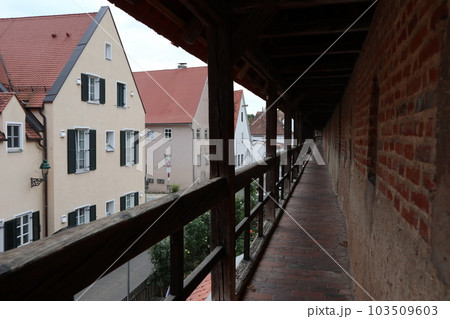ドイツ　ネルトリンゲンの旧市街と城壁 103509603
