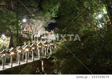 信貴山朝護孫子寺の灯籠 103509679