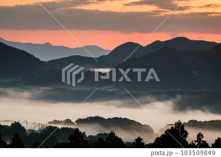 清水寺からの雲海（福岡県宮若市） 103509849