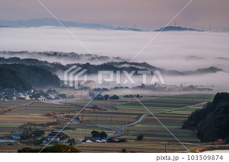 清水寺からの雲海（福岡県宮若市） 103509874