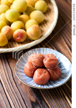 梅干しと完熟梅（紀州南高梅） 103514058