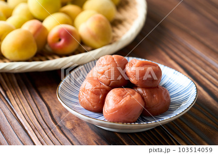 梅干しと完熟梅（紀州南高梅） 103514059