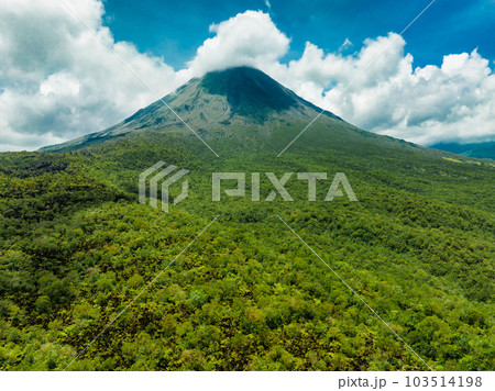 Amazing view of beautiful Arenal volcano in Costa Rica. Panorama of volcano Arenal reflected on wonderful picturesque lake, La Fortuna, Costa Rica. Central America. 103514198