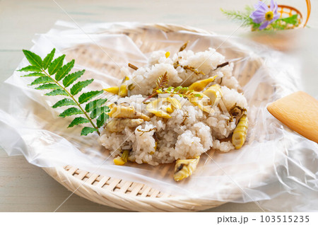 わらびと筍の山菜おこわ 103515235