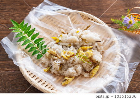 わらびと筍の山菜おこわ 103515236