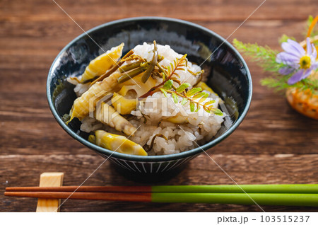 春の味覚　山菜のおこわ 103515237