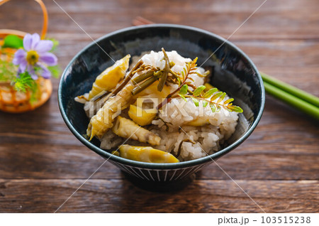 春の味覚　山菜のおこわ 103515238