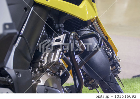 オフロードバイクのエンジンガード オフロードバイクのエンジンガード 103516692