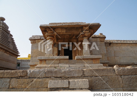 インド 世界遺産ハンピの建造物群 インド 世界遺産ハンピの建造物群 103518042