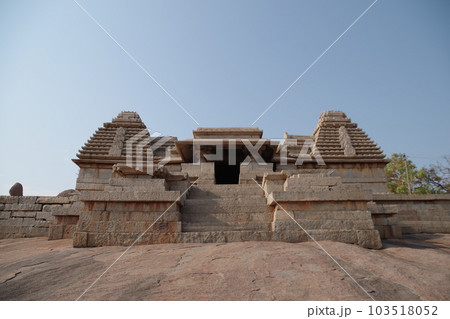 インド　世界遺産ハンピの建造物群 103518052