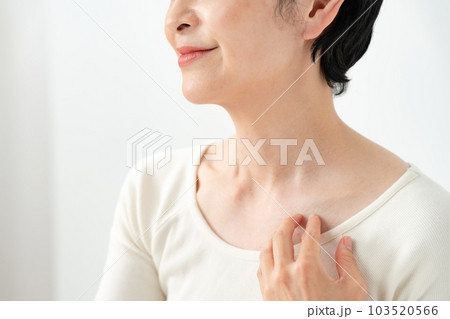 デコルテライン　女性　ビューティー 103520566