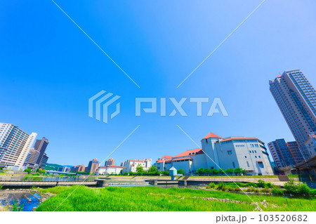 【兵庫県】7月・爽やかな青空の休日に宝塚大劇場へ 103520682