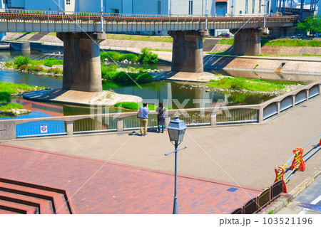 【兵庫県】7月・爽やかな青空の休日に宝塚大劇場へ 103521196