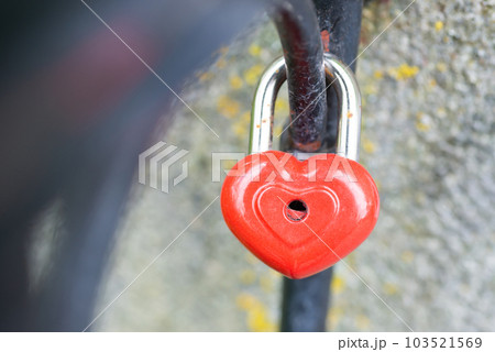 Red lock padlock love heart 103521569