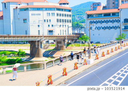 【兵庫県】7月・爽やかな青空の休日に宝塚大劇場へ 103521914