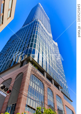 東京 新宿歌舞伎町の都市風景 東急歌舞伎町タワー 東京 新宿歌舞伎町の都市風景 東急歌舞伎町タワー 103525845