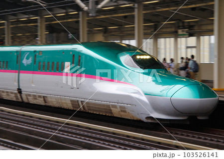 東北新幹線E5系（先行量産車：U1編成）の写真素材 [103526141] - PIXTA