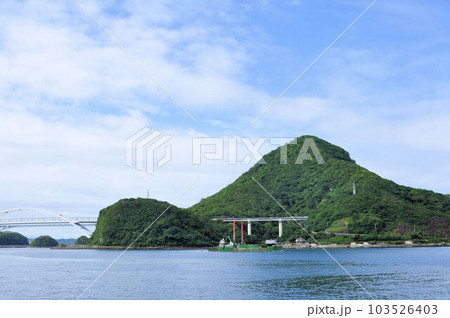 三角西港から見る天草諸島 103526403