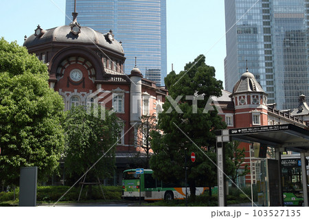 東京駅、JR丸の内南口と都バス 東京駅、JR丸の内南口と都バス 103527135