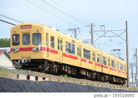 西日本鉄道600形 西日本鉄道600形 西鉄貝塚線開業100周年記念ラッピング電車2両