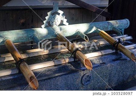 上宮天満宮参道の手水舎-2 103528097