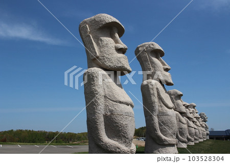 えっなんで？札幌にモアイ像？ 103528304